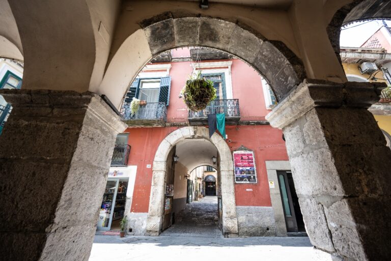 Esplora le Meraviglie della Campania: Soggiorna a Cava de’ Tirreni